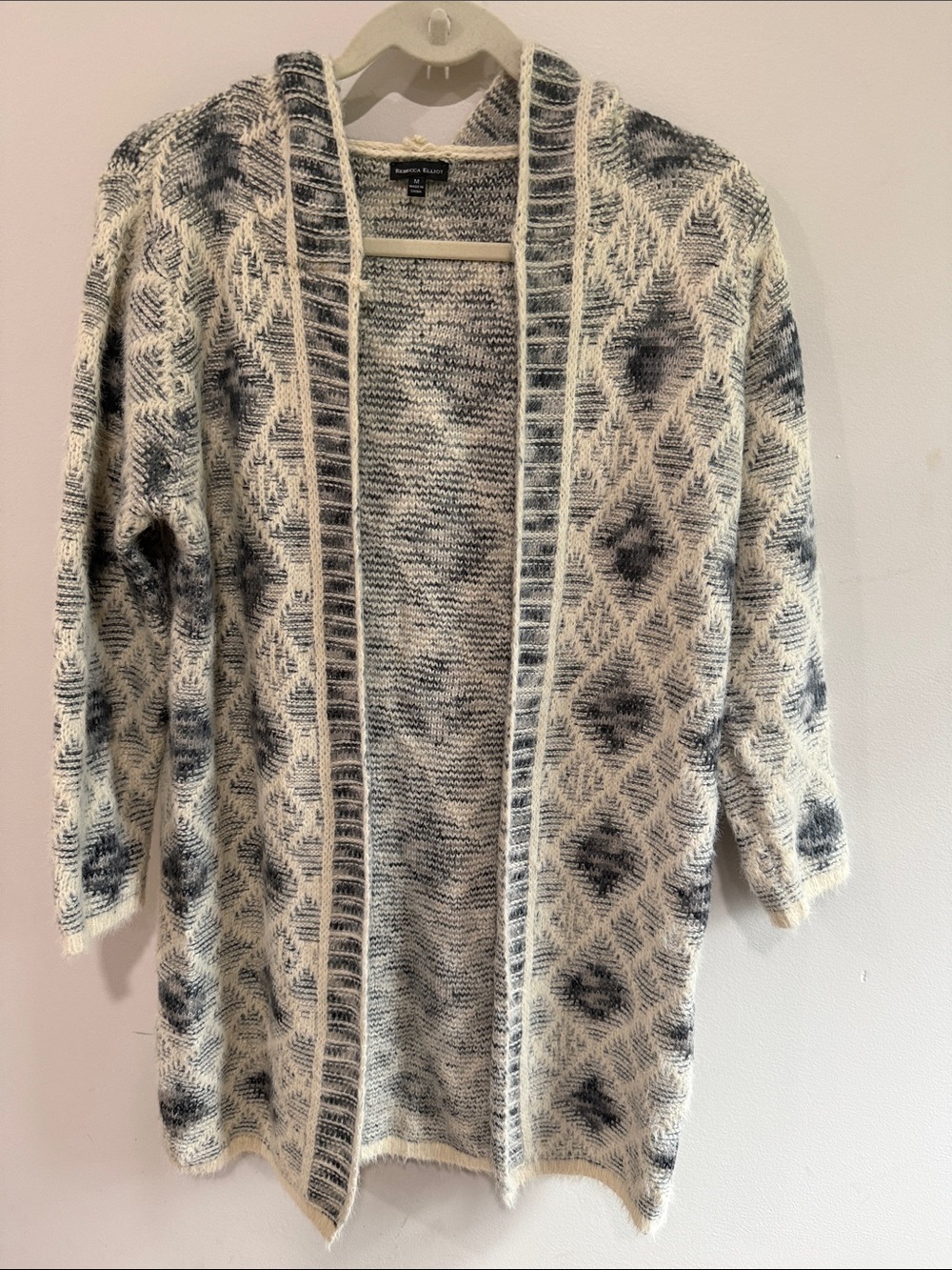 Open-Front Diamond Pattern Cardigan in Cream and Gray
